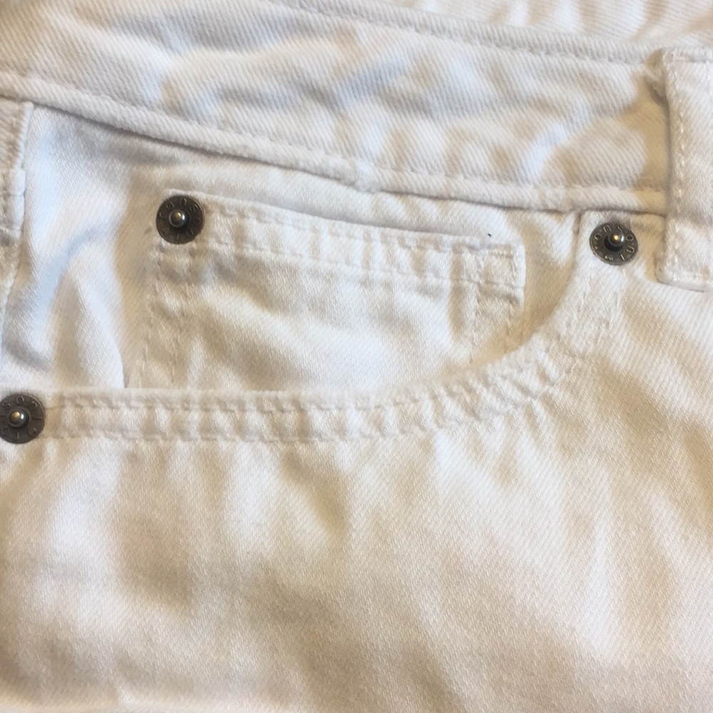 I ♥️ Ronson white shorts - Picture 2 of 10